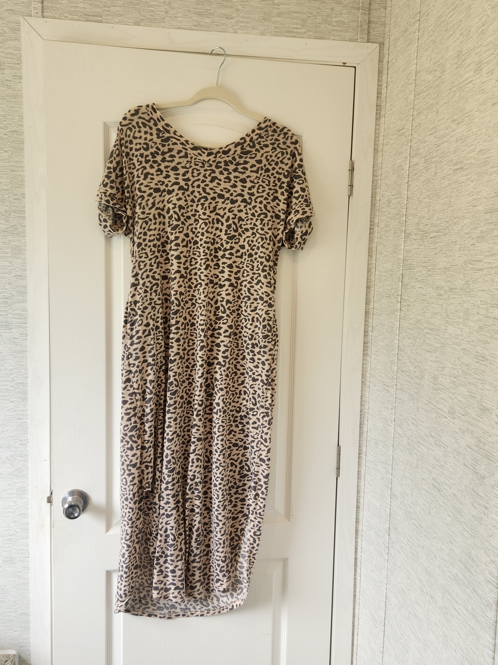 LA MIEL Leopard-Print Short Sleeve Maxi Dress — Beige & Black S Euc